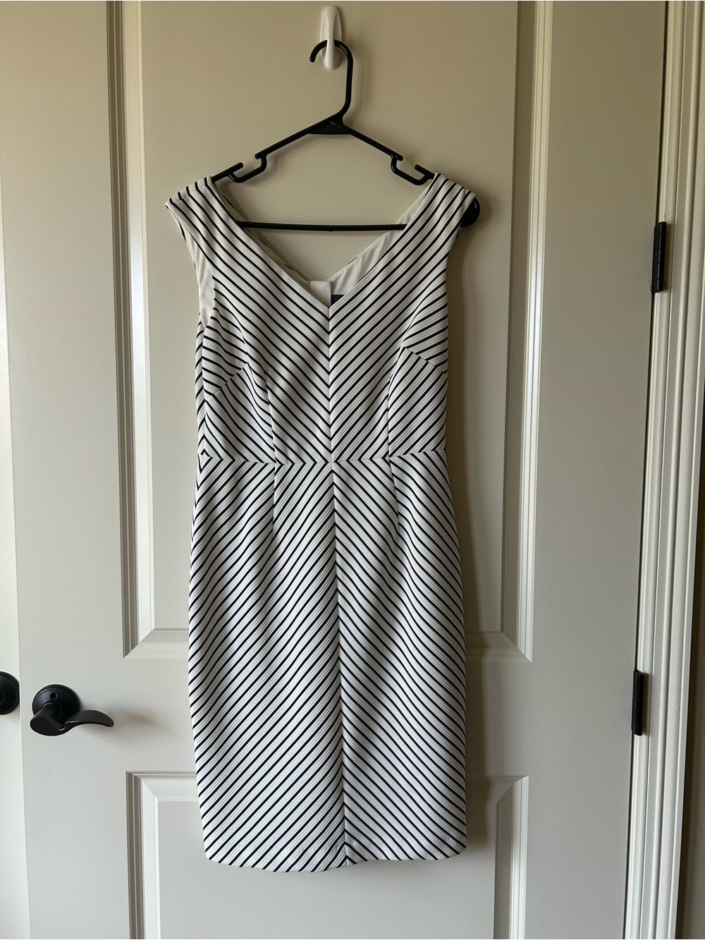 Sleeveless White & Black Striped Sheath Dress Adriana Papel size